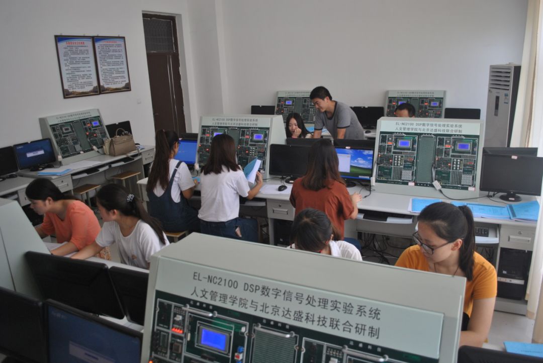 航空硬件设施.jpg